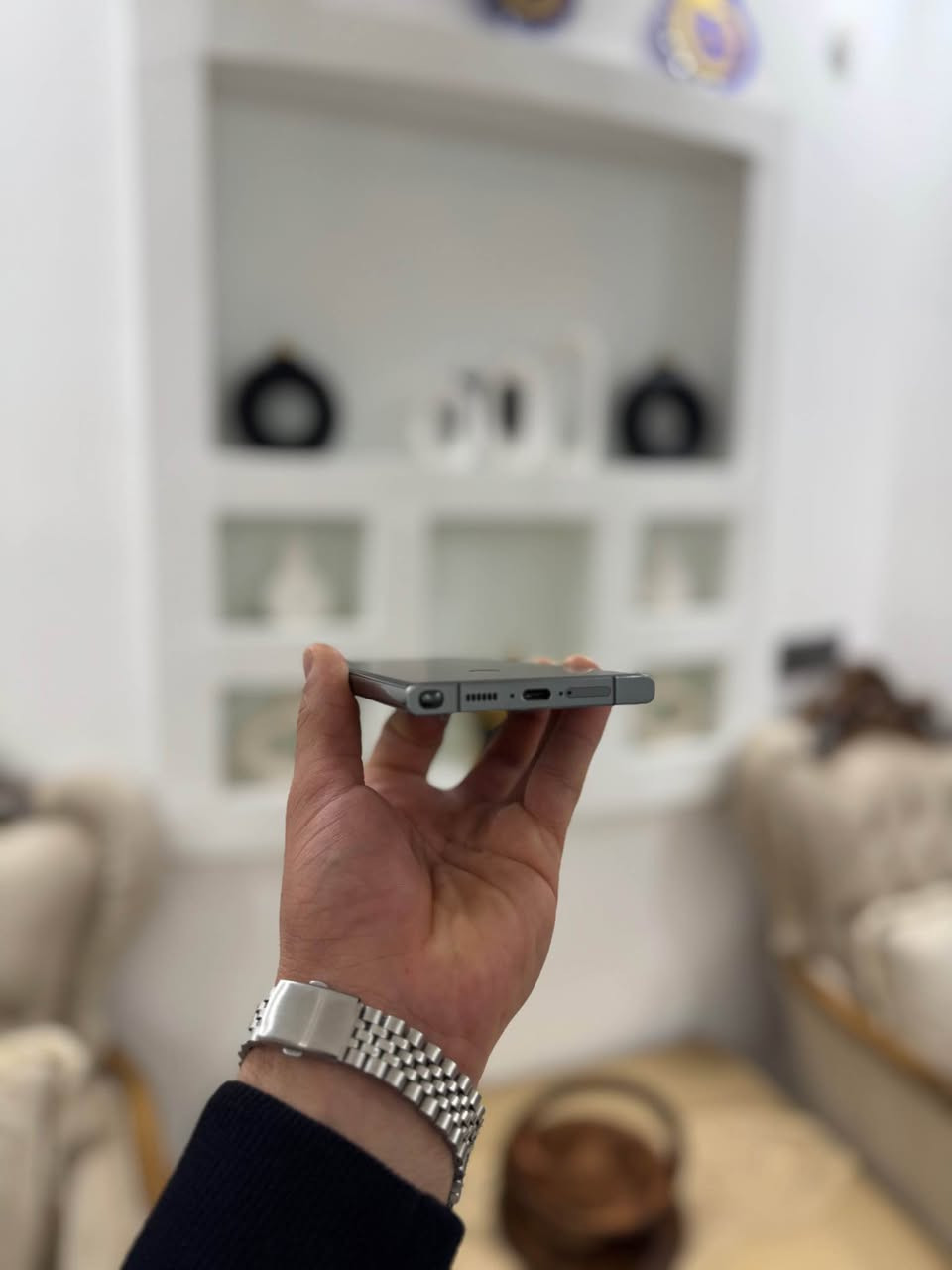 السلام عليكم 

للبيع Samsung S23 Ultra 
الذاكرة 256
الذاكرة العشوائية 12 
جهاز شاشة مكسورة فقط وما مأثرة على الجهاز نهائياً
ملحقاتة كارتون فقط 

للأستفسار / *********** النجف, العراق
