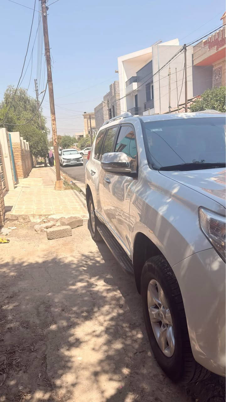 برادو ٢٠١١ ماشية ١٣٨ الف  TXL سيارة بلا صبغ  بيها بارد بجاملغ لورا و حافة لباب  موجودة بالموصل  رقم يغداد مشروع وطني
*********** موصل, نينوى
