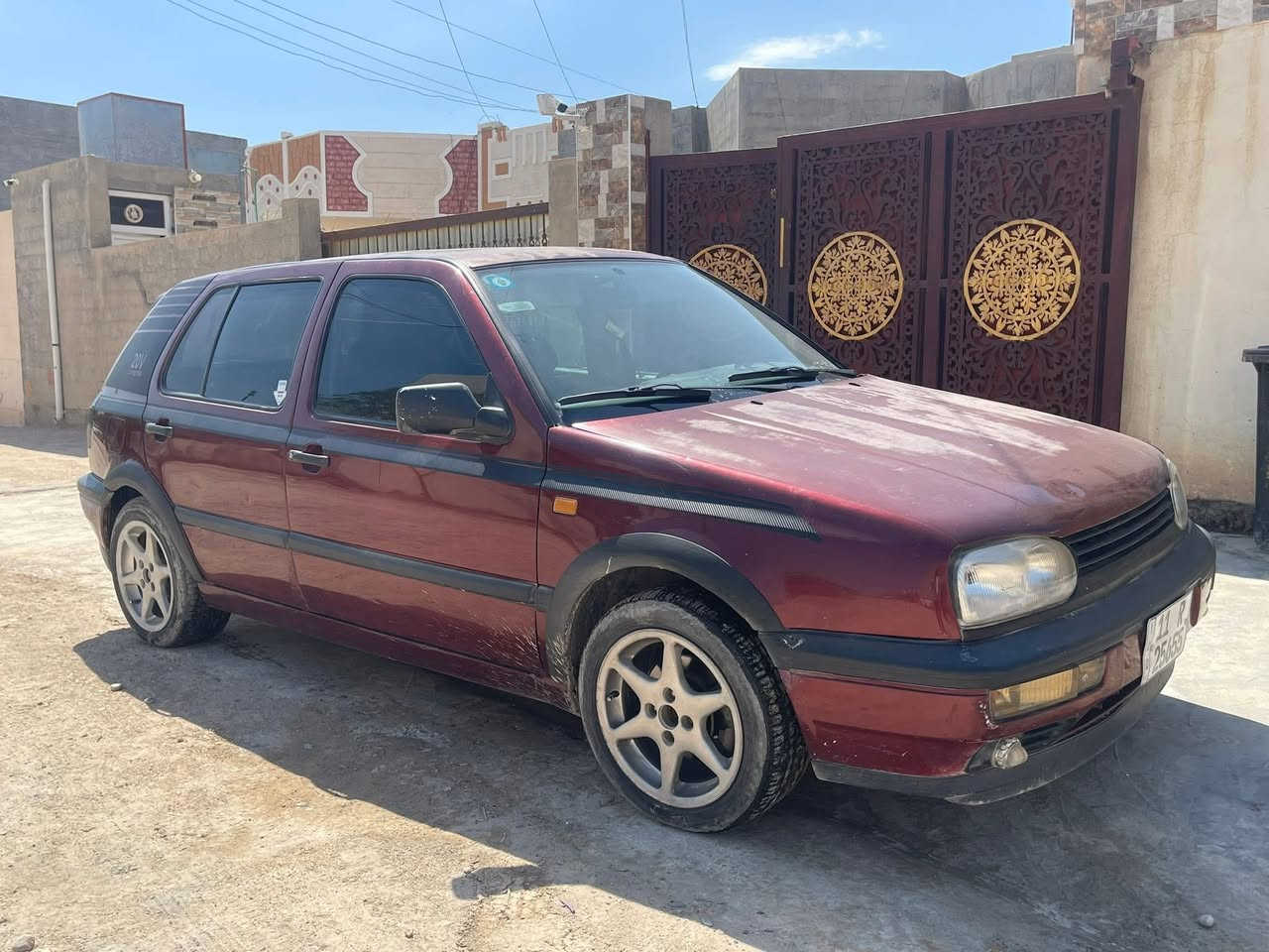 السلام عليكم كولف للبيع موديل 1993 رقم بغداد انكليزي باسمي سياره بيها جلح بل قماره وبيها سقفيه نازله من من الجنطه محرك 1800   قبل 3 اشهر بدلت من حجي ليث محرك وعقل والضفيره مرواح اربعه سلندر عاصفه  تايرات اماميه جديده نوعيه زينه شديتهن قبل شهر صدر خلفي وامامي هم مبدله  سياره حلوه ومرتبها على ايدي تبريد كملته يحتاج بس غاز تاخذها كامله بيها ملاحضات بسيطه تجي وشوف سياره بعينك سعرها 48 وبيها مجال بسيط ***********
