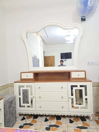 ميز تواليت • نضيف • ما صارله سنة