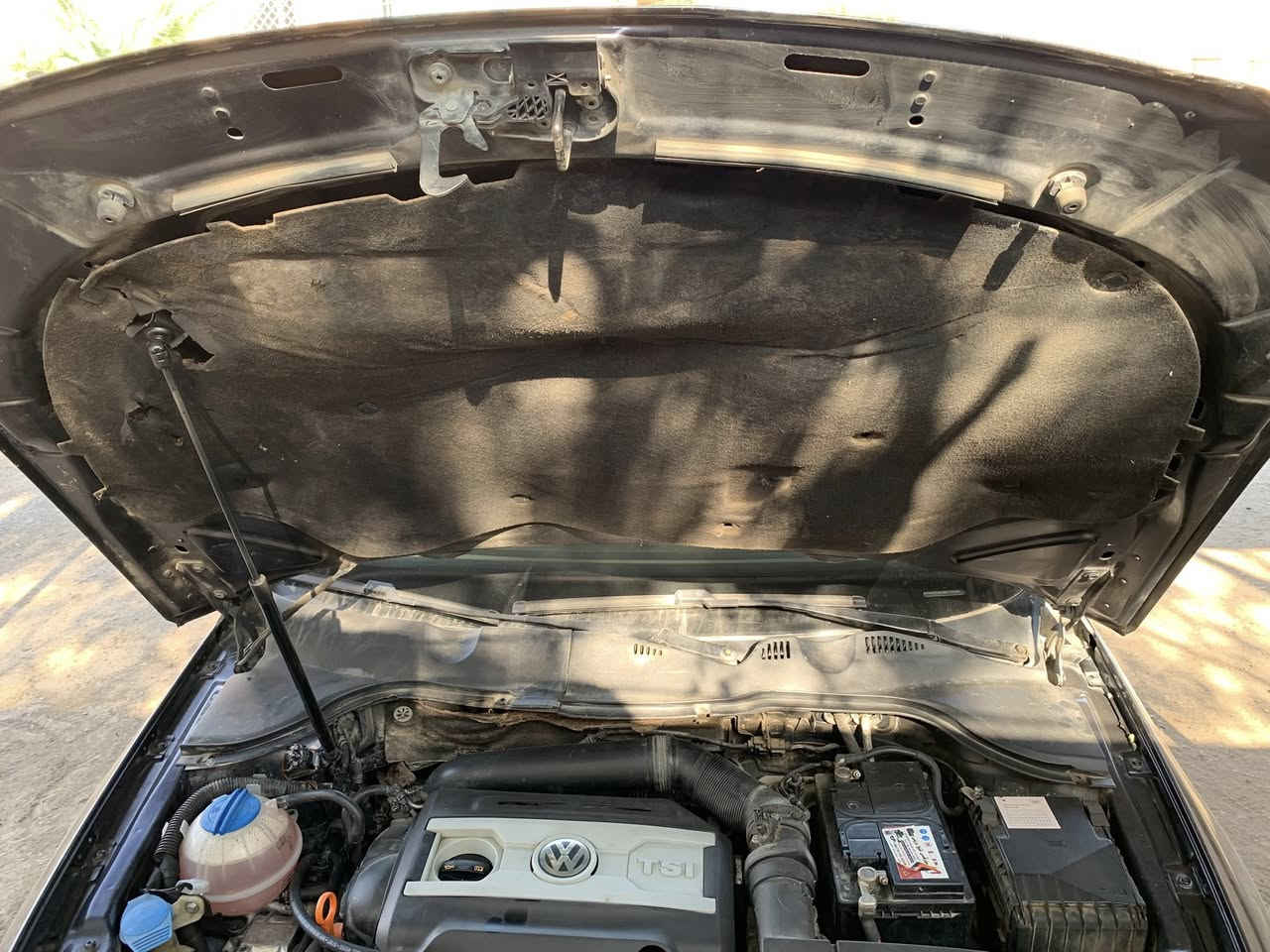 السلام عليكم كولف باسات موديل 2010وراد خليجي مكفوله من الضربه بيها معجون اثر شخوط الباب وره السايق تقريبا ربع الباب محرك 2000 تيربو المرغوب كشنات تدفئه كهرباء ثلاث انضمت قياده كروز سرعه تحكم ستيرن شاشه بلاديه جبيره رادار خلفي +حساسات امامي خلفي سياره بصمه مري شفط سلايد روف اشاير مري سايد بريك بصمه سعر ٧٥ وبيها مجال ***********سنويه باسمي رقم سليمانيه تحويل مباشر
