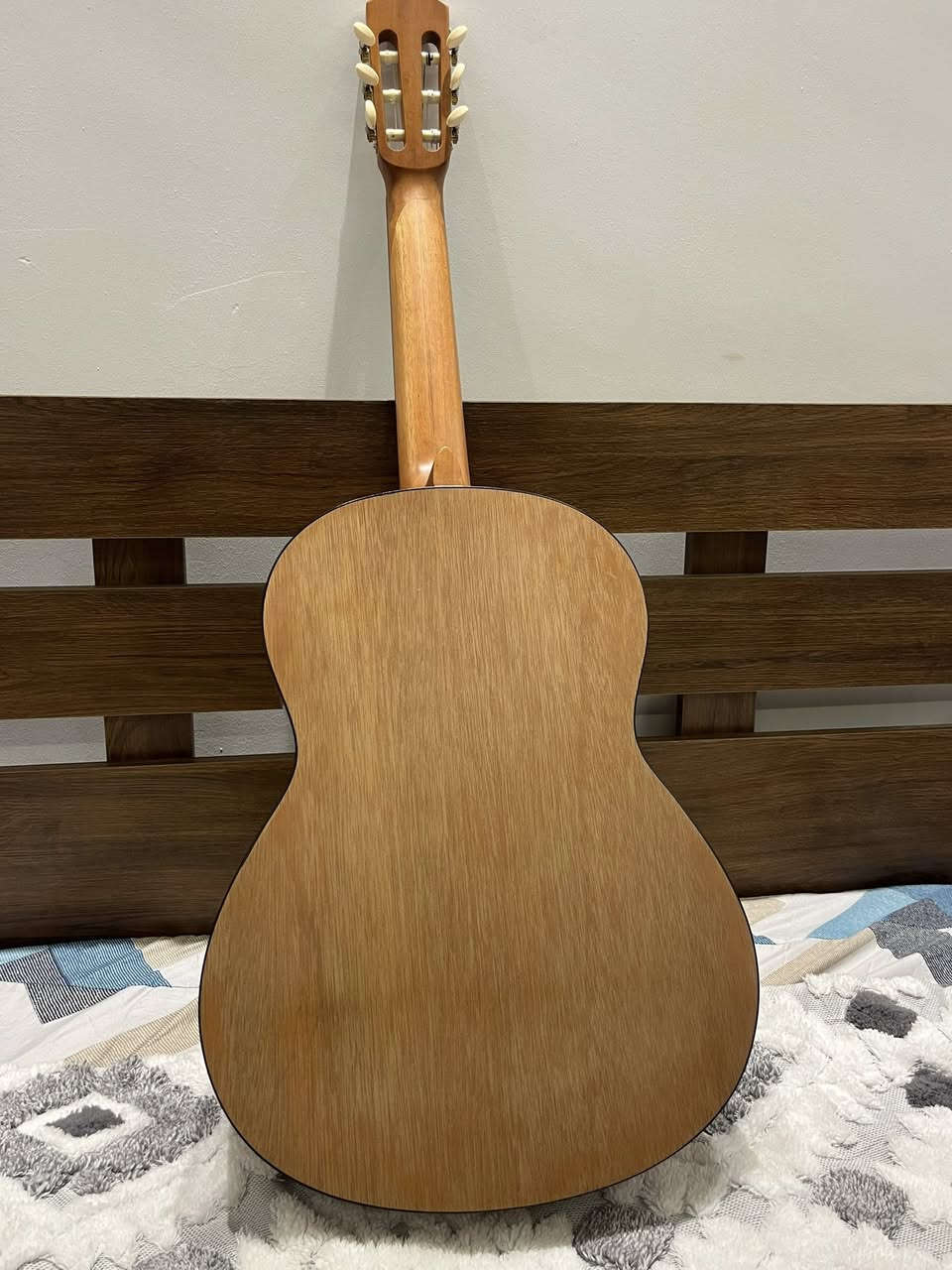 السلام عليكم ورحمة الله وبركاته ...

گيتار ياماها c40m الأصلي  ، ما يحتاج اشرح عنه هو يتكلم

سليم من اي ضرر بحالة الوكالة نظافة 100% 

 مع (حقيبة) جنطة الاصلية 

للبيع ب125 وبي مجال بسيط 
 
 الموقع : بغداد_ الدورة _ حي دجلة

 للتواصل : ***********
