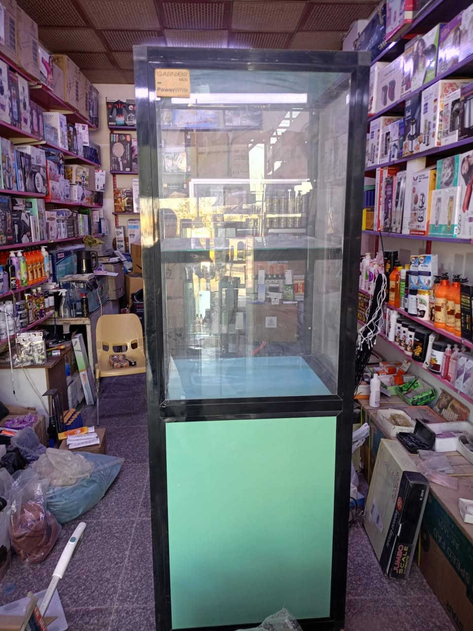 اللهم صل على محمد وآل محمد
كاونتر جديد للبيع   غير مستعمل بس متروك داخل المحل

الطول 2 متر  و 10 سانتيم
العرض 70 سانتيم
يحتوي على مجر وطلاكتين باب و على أربع تايرات
لون فستقي
العنوان الديوانية الاسكان
الشراي يتفضل خاص


**إذا كنت صاحب هذا الإعلان وتريد حذفه لأي سبب، رجاءا أرسل رسالة إلى الدعم الفني**