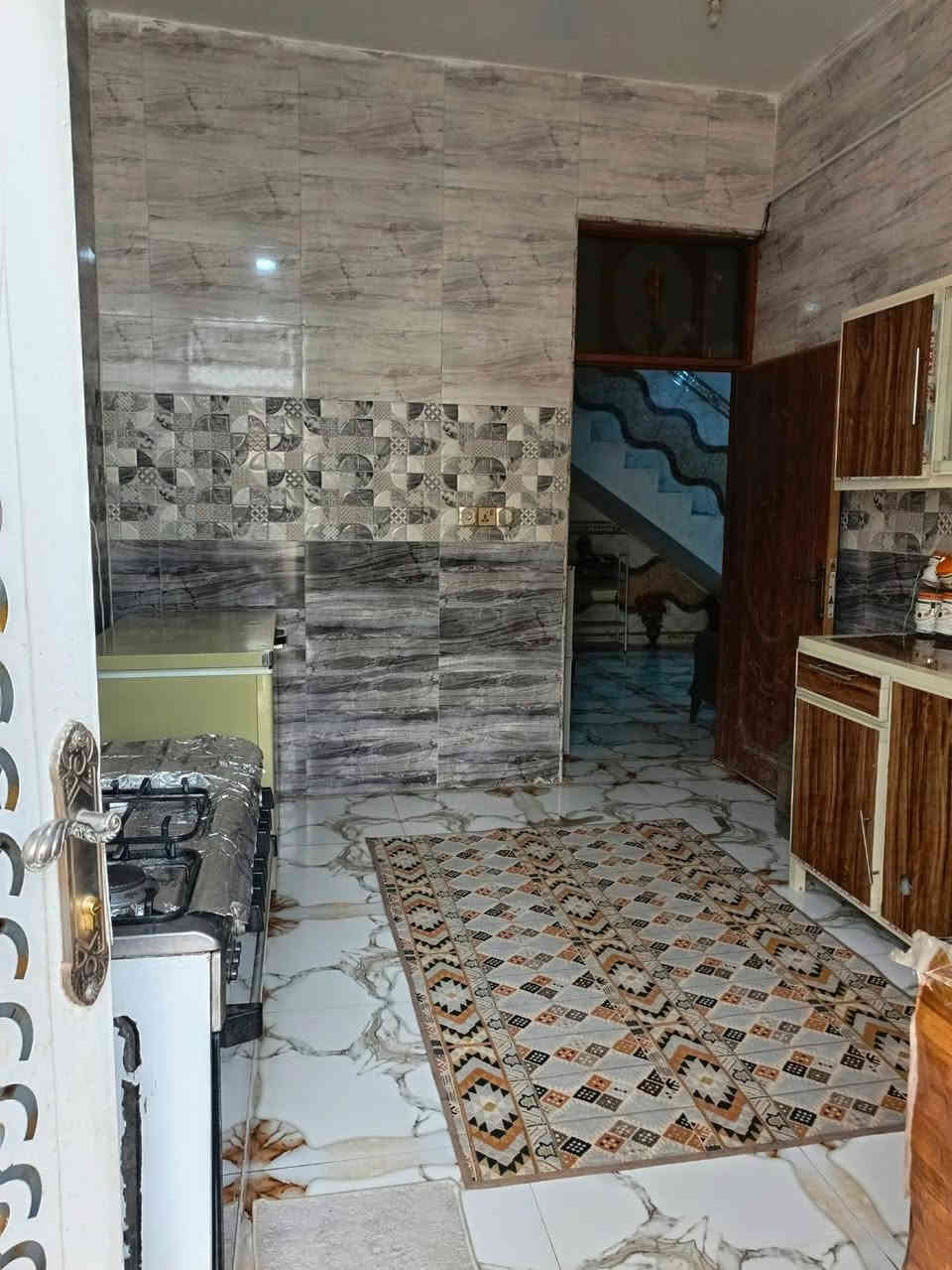 مشتمل 100 متر بحي الحكيم نزلت ماركت على الأمير  
سند 25 بناء حديث 2023 بناء طابوك 
غرفه وهول ومطبخ وستقبال ومنور وصحيات 
يبعد عن شارع العام 200 متر
السعر 43 بيه مجال 

الشراي يتصل ***********
