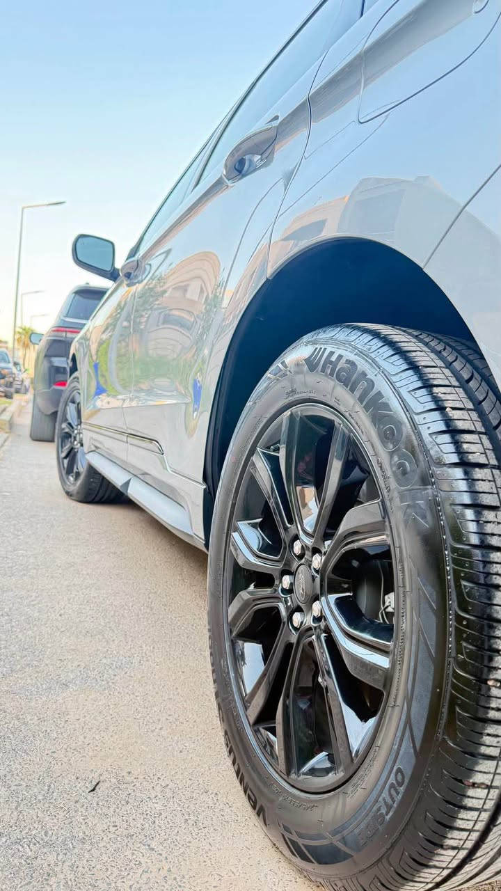 مۆدیل ٢٠٢٤ مواسەفات (se black edition)  دەبل اکسل تەنها یەک پارچەی بۆیاغە بی ژۆری بی ارباگ  شوخت و قۆپی نیە  یەک دنیار مسرفی نیە ٤٢ مایل رۆیشتووە هەموو شتیکی بەشەرتە کامل سیرفسی بۆ کراوە 
نرخی،١٦٩ وەرەقە 
ر.م ***********
شوین هەولیر 
رەقەم شانسی 2FMPK4G96RBA15825 أربيل, العراق
