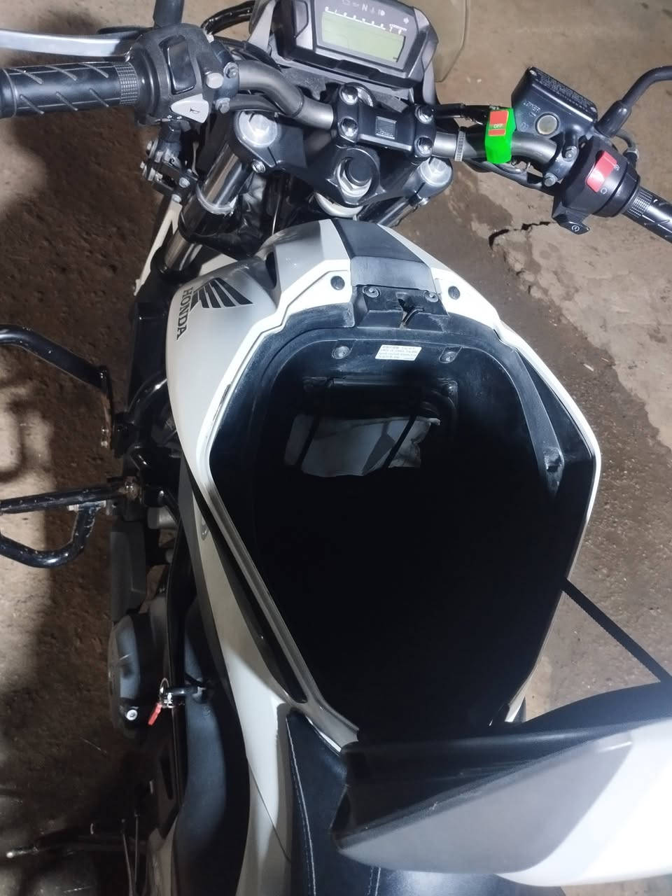 سلام عليكم شباب للبيع هوندا أن سي 700نوزل كفاله عامه بدون رقم بس مكاتبه مكاني بغداد  25وبيها مجال هاذه رقمي ***********
