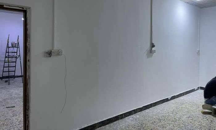 يتوفر شقه طابق اول  للايجار
في حي جامعه قرب مشتفى الطفل على شارع عام تحتوي غرفتين منام وصاله ومطبخ وحمام بدل الايجار 450 مع اجور الكهرباء والماء
ستفسار ابو عباس ***********
