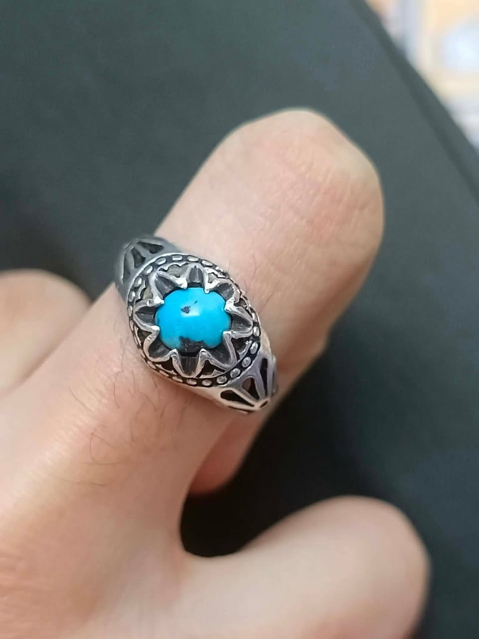 السلام عليكم
محبس فيروز نيشابوري فضه ٩٢٥ قياس ٢٢-٢٣ اصلي تروح تفحصه وين متريد مكاني بغداد السعر ١٠٠


**إذا كنت صاحب هذا الإعلان وتريد حذفه لأي سبب، رجاءا أرسل رسالة إلى الدعم الفني**