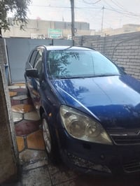 عندي استرا ٢٠٠٧ مكفوله من الصبغ والخياس رقم بغداد مشورع وطني باسمي الس...