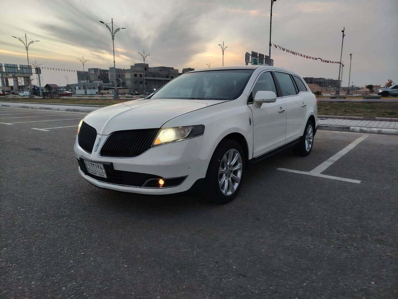 السلام عليكم // فورد لينكولين 2013   وارد أمريكي حادث بنيد وجاملغ بدون دواخل السياره جاهزه من كلشي  كير مكينه حداديه تخم تاير سنويه لل28 تحويل مباشر
مواصفات السياره//

محرك 6Vتيربو
بنوراما
7راكب
بصمه 
دخول ذكي
رادار جانبي 
شاشه كبيره 
داخل بيجي
بصمه ابواب
لد ترحيب
لايت زنون
كامره خلفيه
تحكم ستيرن جهتين
صاج ملكي
شفتات ستيرن+تحكم ستيرن كهرباء
كشنات كهرباء +خزن ميموري تلث وضعيات
تبريد تدفئه بالكشنات
بردات خلفيه
دوسات كهربايه
ويل كروم
وبعد بيه  هواي مواصفات مكان السياره كربلاء السعر//105//وبيه مجال قليل//***********//
