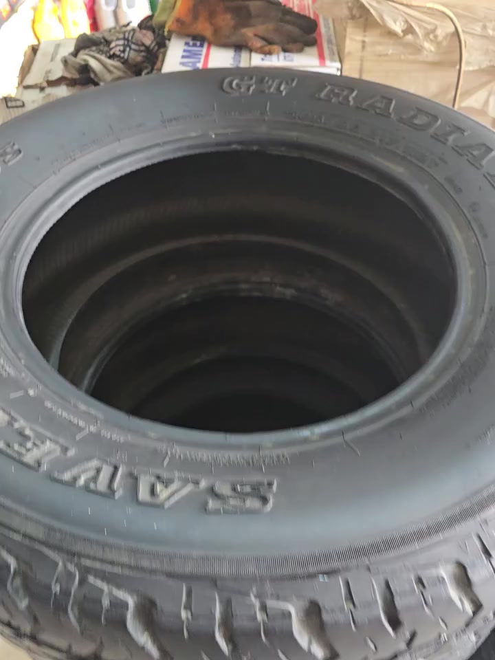 السلام عليكم 
يتوفر تاير باله 
حجم ١٧  ٦٥    ٢٦٥
حجم   ١٦   ٧٠    ٢٦٥
***********
الرميثه شارع العام
