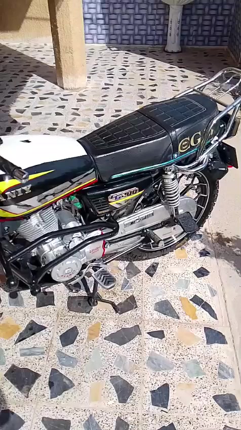 سلام عليكم دراجه للبيع موديل ٢٠٢٥ وراق كمله محرك ٢٠٠cمكان بغداد قرب بسمايه سعر ٨٠٠ بيه مجال وتساب ***********
