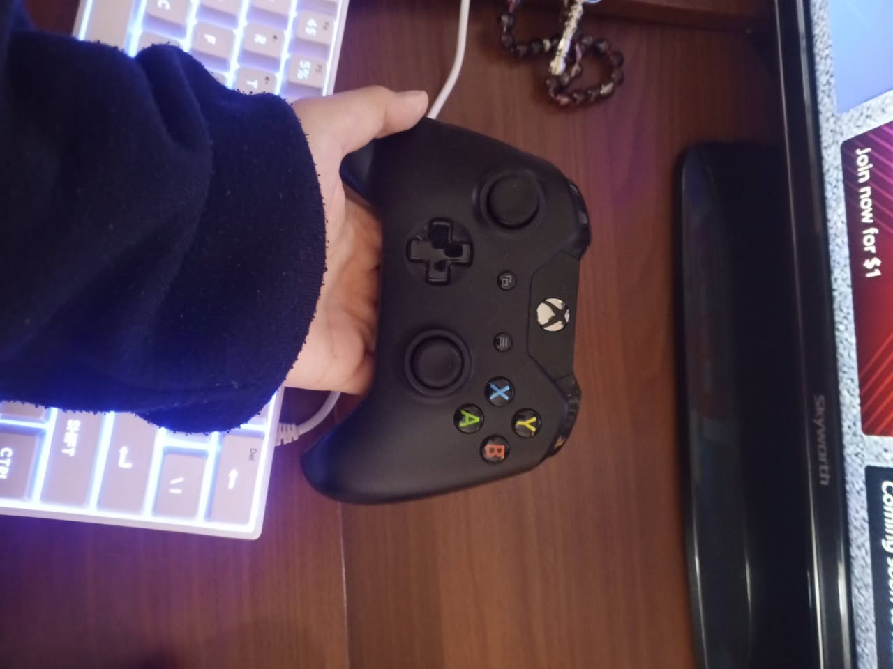 اكس بوكس ون استعمال سنة
بيجي معه ايد و هدية مني ايد لكن في ايد اصلية و ايد كوبي الايد الأصلية ال RB مابتشتغل تصليحها خمسة تقدر تزيد عالدفع خمسة و اصلحلك ياه و في ايد الكوبي القير اليمين يلف من لحاله تصليحها برضو خمسة تقدر تزيد خمس دنانير عالدفع و اصلحلك ياها و في ستيرنق pxn v3 pro تقدر تزيد 35 دينار عالدفع و توخذها و بيجي مع الاكس بوكس حساب فيه فيفا 24 و حساب فيه GTA v و مودرن وارفير و لعبة ثنائية it takes two  و بلاك اوبس ثري مع طور الزومبي و رزدنت ايفل 2 السعر 90 دينار لكن اذا بدك تصلح ايد وحدة بتصير 95 او اذا بدك تصلح ايدتين 100 دينار 
الواتس اب 0780910139


**إذا كنت صاحب هذا الإعلان وتريد حذفه لأي سبب، رجاءا أرسل رسالة إلى الدعم الفني**