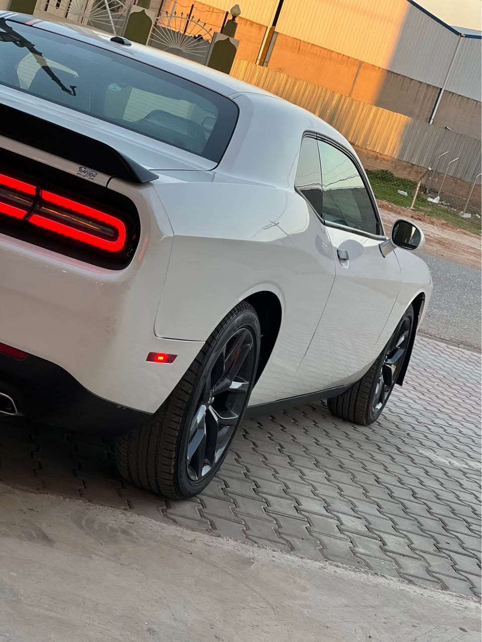 جالنجر sxtبلاك توب 3قطع امامي مبدل بدون سبغ بدون ارباك فقط شبر صبغ جاملغ خلفي صايق مبين بصورة حادث سياره جاهزه مديل 2023 ماشي 32كم ماشي 
*********** كركوك, العراق
