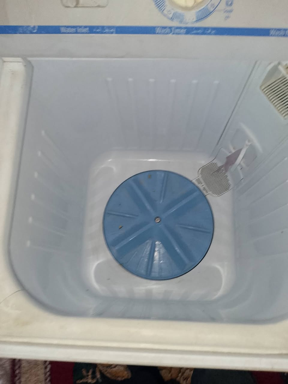 ثلاجه جبيره وعالفحص نضيف كلش  وغساله حجم كبير عالفحص ونضيفه كلش وميز بلازمه وكاروك كلهن ب150قفل بيع مستعجل مكاني ديوانيه ***********
