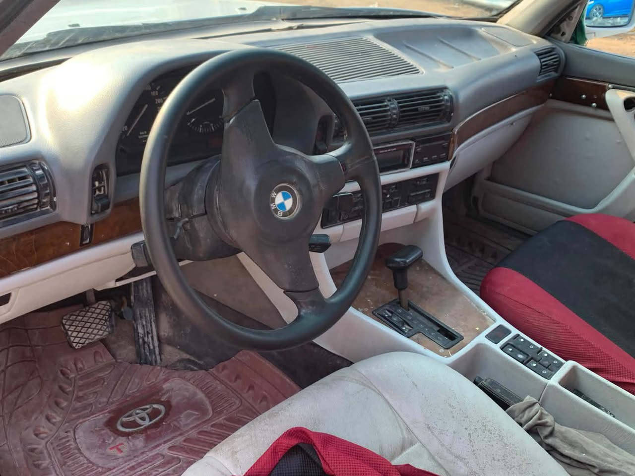 سلام عليكم بي ام البيع رقمي *********** سعر 27
