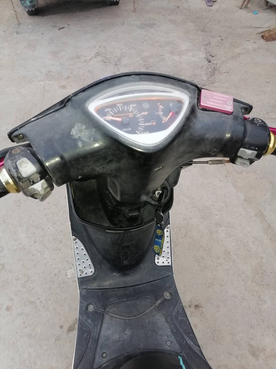 سلام عليكم دراجه ماكس عدله بلاديه ماملعوب بيها لاتنقيص ولا تبخير  الدراجه بيها شلعه تشك الكاع وخير من الله  نضيفه بالحقيقه احله من التصوير بهواي كهربائيات كلها شغاله اشاير نشره زنون لايت عالي وناصي نكره سلف هندر واحد دراجه لون اسود طافي عليها اكزوز FM يدات بريك من شركه WF قطاره دهمن من شركه WF قبق مال شوته قبق مال انبار عليها ويل كب نجمه تايرات حجم كبير الدراجه حلو ونضيفه
مكاني بصرة كرمه علي ***********
السعر 700 وبيها مجال بسيط
