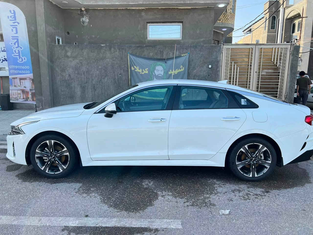 K5
K5 رياضي
خليجي موديل ٢٠٢١ الشركة الدولية فول مواصفات عدا البنوراما 
ماشيه ٧٠ الف كم
محرك ٢٠٠٠ دوش 
اهم المواصفات 

خمسة انظمة قيادة مو اربعة هاي حتى بالفول ما تجي عدا قليل هيج تجي لان طلب خاص للشركة الدولية

بصمة
تشغيل عن بعد
شفتات خلف المقود
نظام التحكم الصوتي ( تحجي ويه السيارة وتنفذ اوامرك ) 
ويل ١٨ الجبير  وليس ١٧
كامرة وشاشة كار بلي واندرويد اوتو
مرايا شفط 
حساسات امام وخلف
والداخل مطعم بصاج 
وبعد اهواي مواصفات ماراح اذكرهن
السيارة بيه باب السايق صبغ والباقي بارد بسيط تجي تشوف يله تحس بيهن 
السيارة رايده ب ١٧٠ ورقة 
الموقع البصرة 

***********
