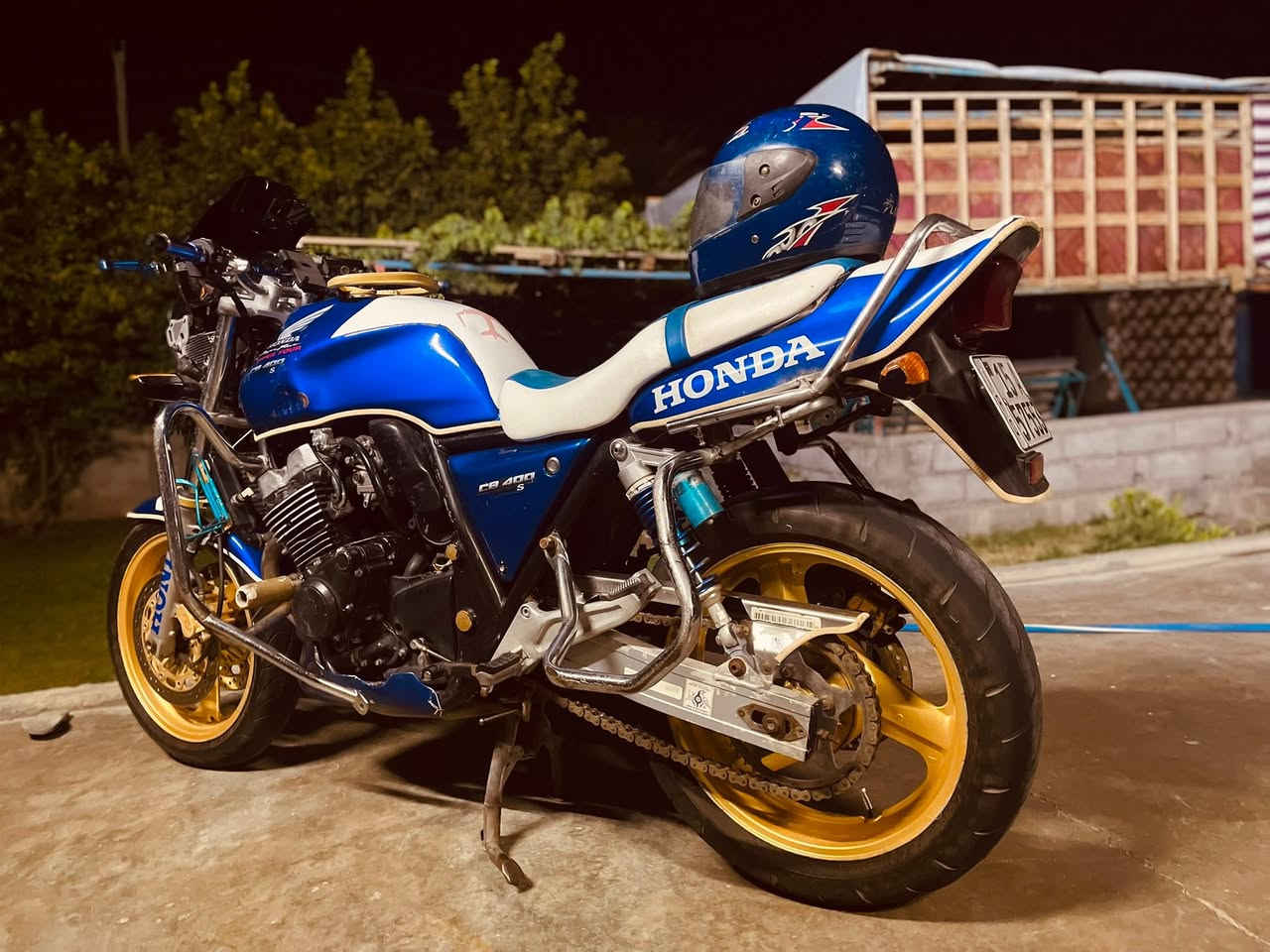 سلام عليكم بعد اذن الادمن دراجه هوندا cB400 نضافه كدام عينك كلشي شغال بيها سنويه او لوحات انكليزي بسمي تحويل ثاني يوم بيع ع مرتاح لا متوازي ولا شي سعر 24 ورقه او بيها مجال حك الجيه او المو شراي لا يتصل رحمه الوالديه مكاني الانبار الكرمه هاذا الرقم للتصال او واتساب ***********
