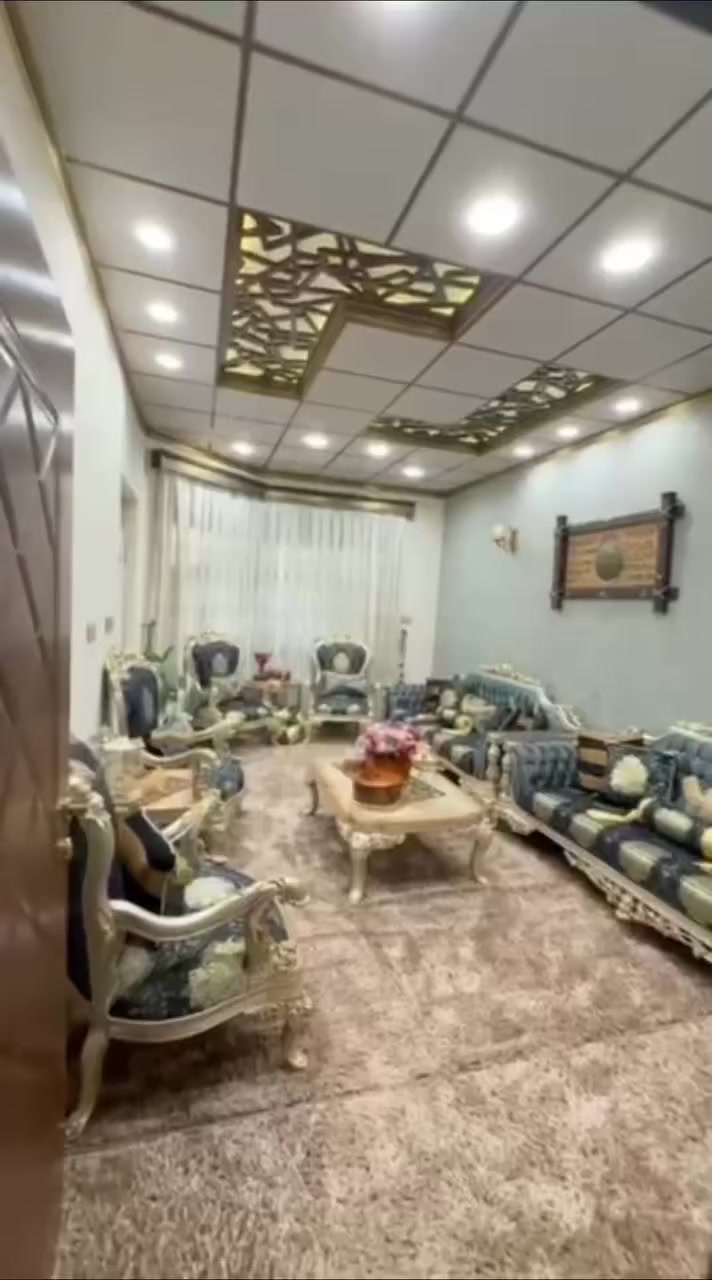 🌟 فرصة مميزة للسكن الراقي في الموصل! 🌟
🏠 دار للبيع (بناء حديث) بتصميم عصري وتوزيع ممتاز 🏠

📍 الموقع: حي الرفاق - موقع مميز وهادئ جداً قرب (مسجد الكوثر).

📏 المساحة: 150 متر مربع.
📐 الأبعاد: الواجهة 7.5 متر | العمق 20 متر.

🔰 تفاصيل المنزل:
الطابق الأرضي:
• استقبال واسع للضيوف 🛋️
• غرفة معيشة (هول داخلي) مريحة 📺
• غرفة نوم كبيرة 🛏️
• مطبخ 🍳
• حمام ومرافق صحية متكاملة (شرقي وغربي) 🚿
• ثلاث مناور لتوفير إضاءة وتهوية طبيعية ممتازة للمنزل ☀️
الطابق الثاني:
• 4 غرف نوم واسعة 🛏️
• حمام ومغاسل 🛁
البيتونه (السطح):
• واسعة جداً ومبنية على امتداد مساحة البناء بالكامل 🏗️

السعر : 310 مليون دينار 

🏢 مكتب أبراج المدينة لتجارة العقارات - ثقتكم هي غايتنا 🤝

📞 للحجز أو الاستفسار أو تحديد موعد لرؤية المنزل، تواصلوا معنا على الأرقام التالية:

📱 ***********
📱 ***********
📱 ***********

📍 عنوان المكتب:
الموصل - حي البلديات - الشارع العام - مقابل منتزه الكفاءات الأولى - قرب مطعم دجاج غازي.
