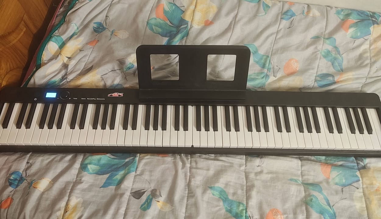 🎹 للبيع بيانو ياماها 88 مفتاح (Full-size Piano)
بحالة ممتازة ويشتغل 100%
88 مفتاح كامل مثل البيانو الحقيقي
أصوات بيانو عالية الجودة
مناسب للتعلم والعزف الاحترافي
صوت نقي وواضح
يوجد توصيل داخل بغداد فقط
📍 الموقع: بغداد
💰 السعر: 180 ألف دينار عراقي
📞 رقم التواصل: ***********
📩 للجادين فقط
