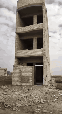 ألسلام عليكم اخوان بيت هيكل ثلاث طوابق المساحه خمسيني متر ركن خارجي  م...