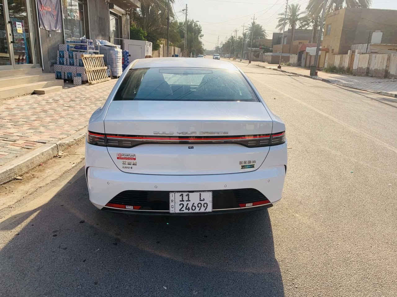 السلام عليكم 
BYD ديستروير
ماشيه 15000 كيلو كفاله عامه
 رقم بغداد باسمي تحويل ثاني يوم
فول مواصفات  
تبريد قطعتين 
شاشه كبيره دواره
 تحكم ستيرن
 سياره لايت زنون عالي ناصي  
عدة سياره كلها موجوده 
عنوان كربلاء الهندية *********** 
السعر 135 ورقه

