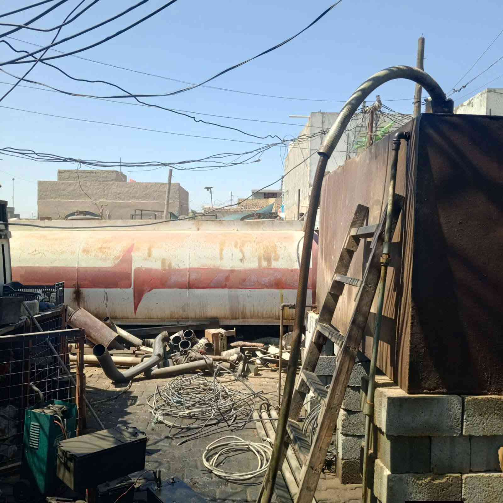 مولده للبيع موقعه في ابو خستاوي شارع 100 مساحت الموقع 600 متر نوع المولدات سكانيات ذهبي شتاء صيف بدون توقف نضام كابينات حصت الكازه 300 كيفي للاستفسار اكثر ‏‪***********‬‏
