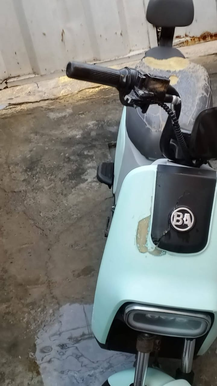 للبيع مابيهه عطل بطاريات جدد مكاني الشهداء السعر 200 وبيعه مجال التواصل ***********
