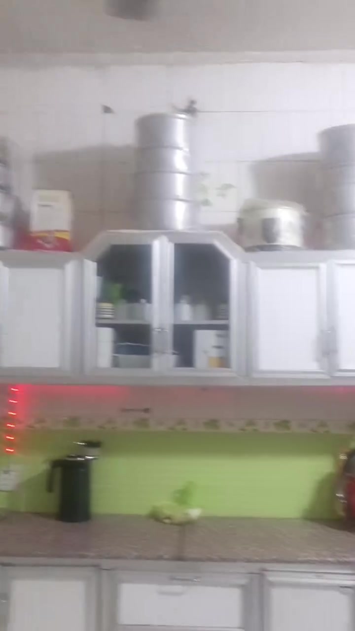 البيت مساحه ٢٠٠متر طابقين العنوان حي العسكري الثاني قرب المستوصف‏‪***********‬‏
