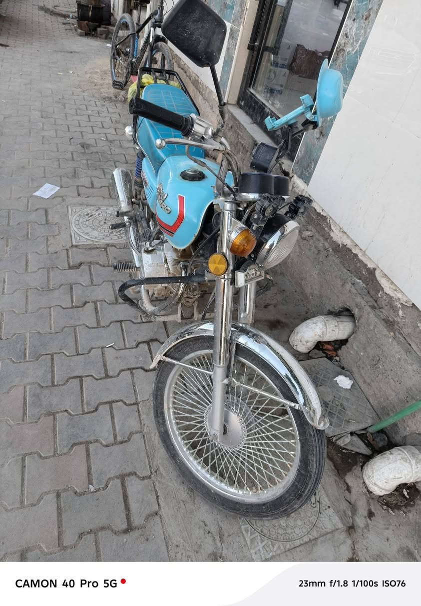 السلام عليكم دراجة ٤ كير للبيع رقم نكليزي وسنوية بسمي السعر موديل 23 السعر ١٤٥٠ الرقم ***********
