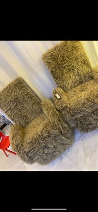 كراسي مساج ظهر وساق القدم مع هيترات مغلفات فرو لان الجلد البيها بيه شق...