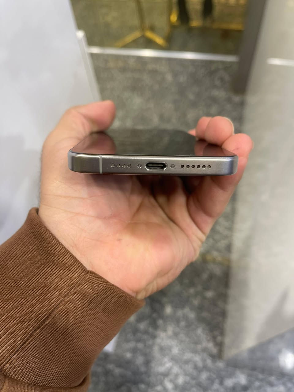 سلام عليكم
15 pro max 
ماستر 
بطاريه ٨٨ 
مكفول الجهاز 
مكاني بغداد المشتل 
***********
