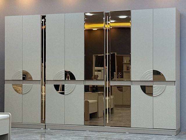 غرفة نوم تركي مستخدم  9 قطع 
ميز تواليت + انارة 

كرسي ميز تواليت 

كنتور  + انارة 

سرير + ساعة رقمية وانارة 

جزامة 

طاولة سرير جانبية عدد 2

مرآة 

فقط الميز تواليت بي حرق بسيط ع الجهة اليمنى من خزاتنه السفلية اما باقي الغرفة نظافة فول شخط مابيها 

اشتريتها بمليون و550 

رايدها بمليون و50

الي حاب يتواصل وياي على هذا الرقم 

***********
العنوان بغداد شارع حيفا
