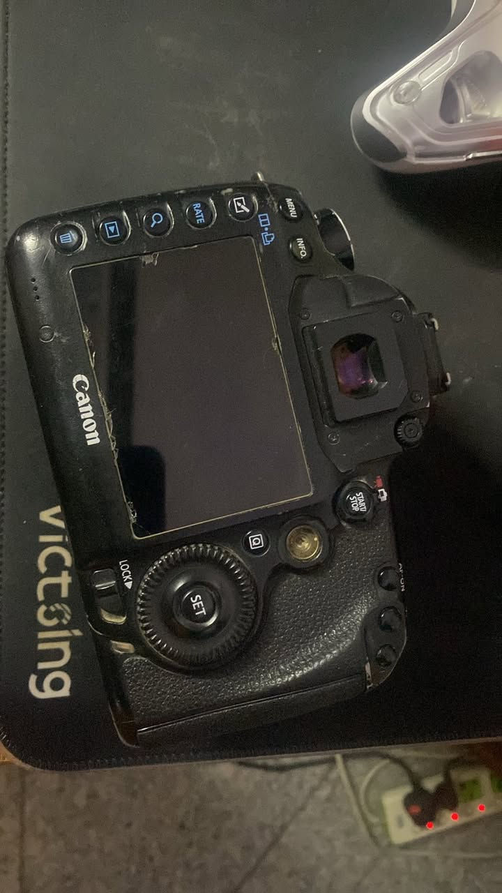 السلام عليكم
كاميرا كانون 5diii وياها بطاريه او بطاريتين واذا تريد كارد ريدر وشاحن بطاريه ورام كلهن ب ٦٠٠ البدي وعندي عدسه 50mm فتحه 1.4 اذا العدسه والبدي ب ٧٥٠


**إذا كنت صاحب هذا الإعلان وتريد حذفه لأي سبب، رجاءا أرسل رسالة إلى الدعم الفني**