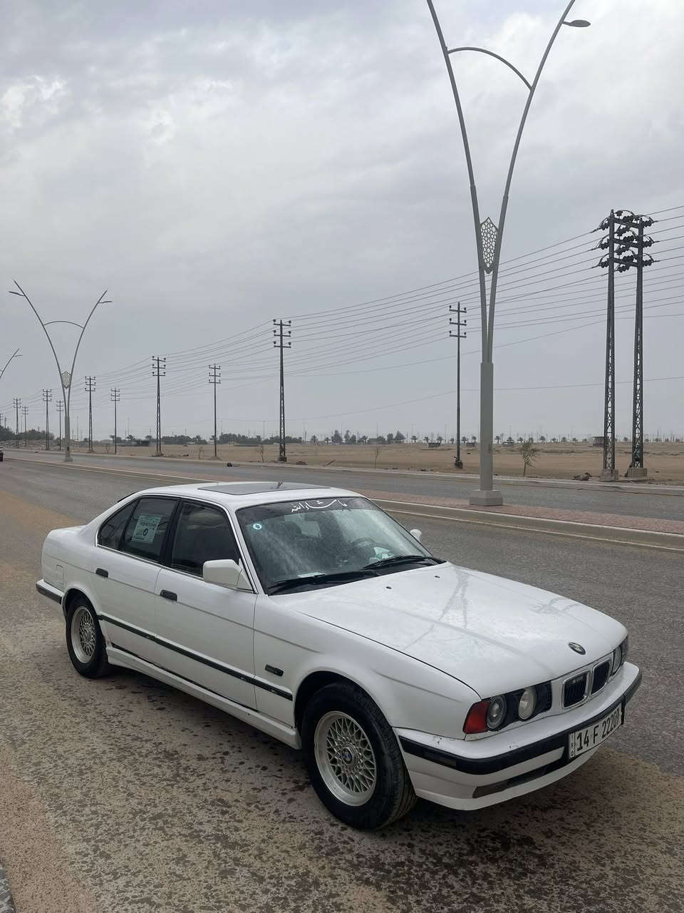 السلام عليكم بي ام دبليو 1990 حجم 525i كير عادي حجم المحرك 520 سيارة جديدة رقم بصرة تحويل ثاني يوم تايرات جديدة حدادة ماناقصها شي بدي جديد نصبتها حلوة سيارة السعر 60 وبيها مجال قليل الخاص مغلق رقم تليفون *********** مكاني بصرة
