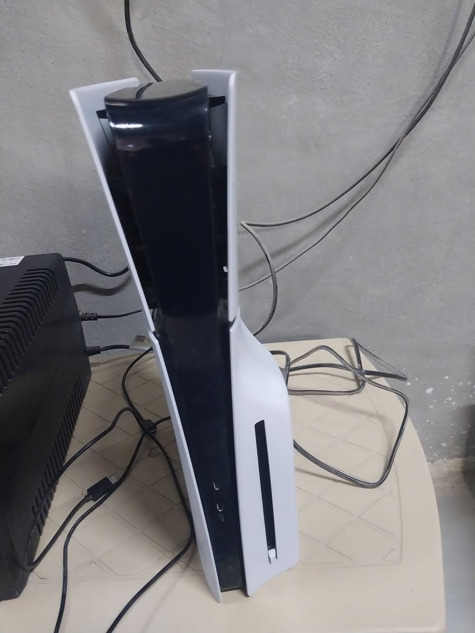 بلي 5  مع جوستك عدد 2 مع  يوبي اس  يطول ربع ساعة  تشغيل   مع قرص بيس 21   مع كيبل hd
الجهاز جديد صار شهرين من اخذته هوه واليوبي اس وجوستك
السعر  750.000 
للاستفسار  ***********  كربلاء
