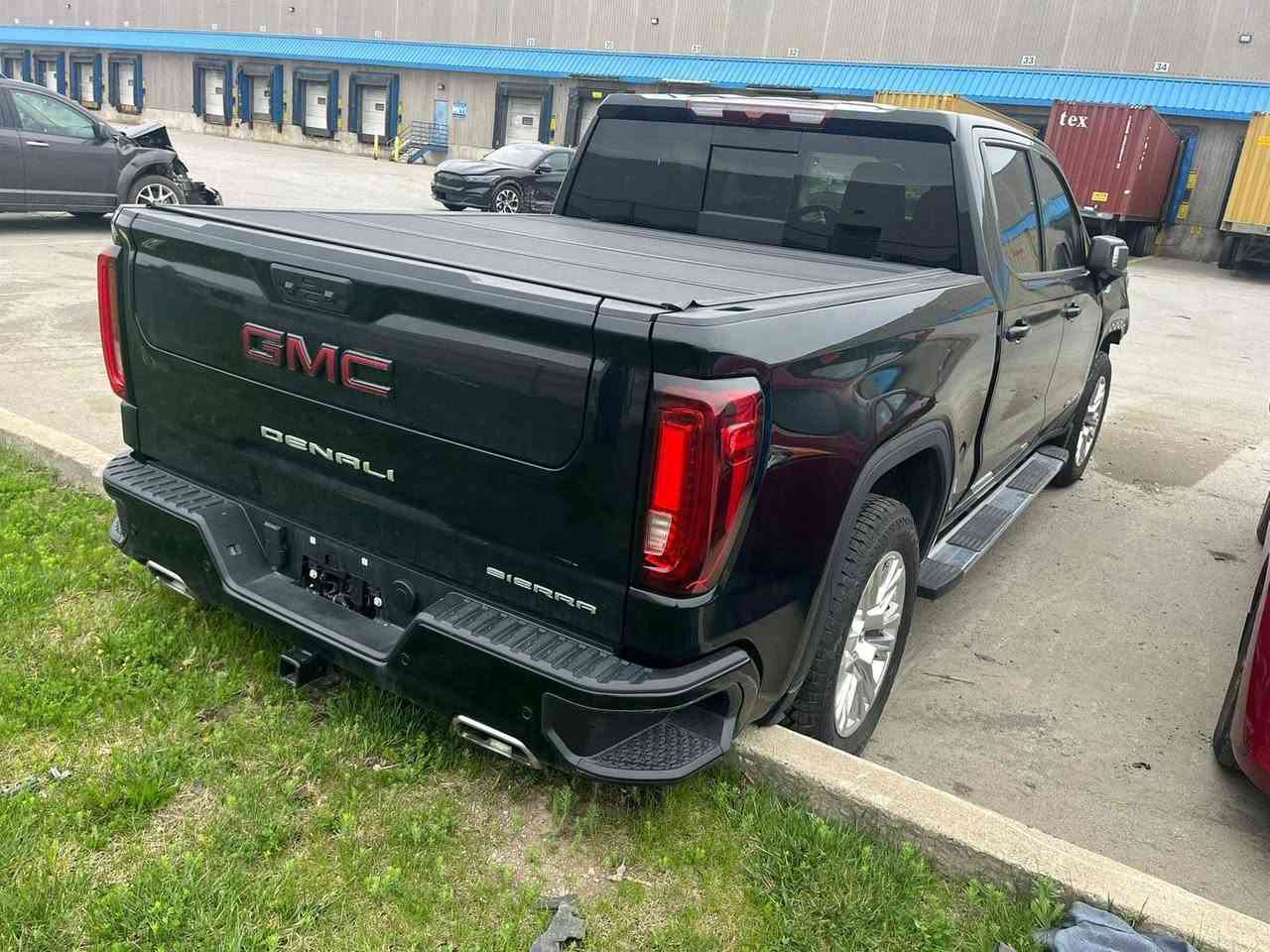 عندي هذا سيرا للبيع موديل ٢٠٢٤ مواصفات دينالي ضرر كما موضح ب صورة بسيط جدا ماشية ٣٠ الف كيلو رقم كاتي مكاني سليمانيه او كركوك
