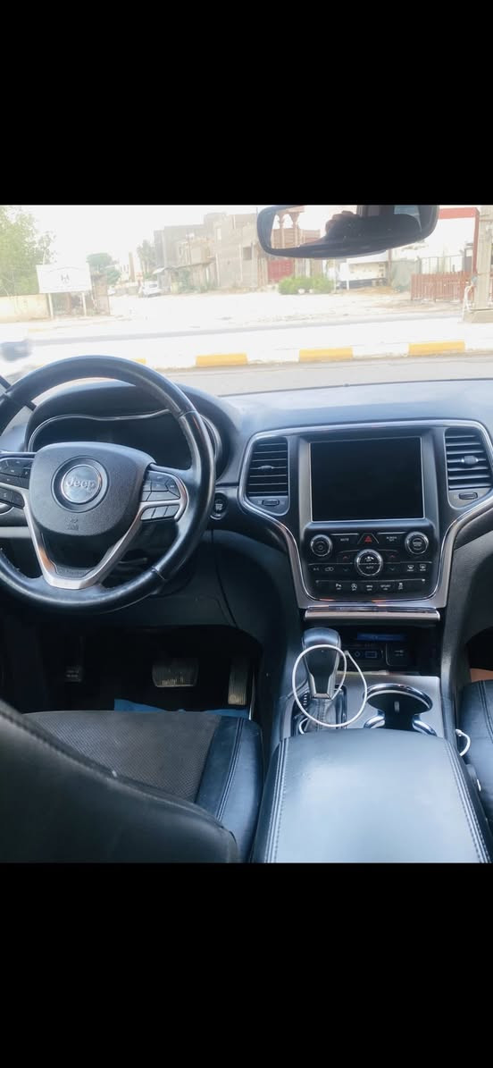 سلام عليكم 
للبيع جيب بلاك توب 18مرمز 21
رقم بغداد نكليزي 
بيه 5قطع صبغ 
بدون نقص جاهزه من كلشي 
سعر مناسب 
شراي يتصل 
***********
