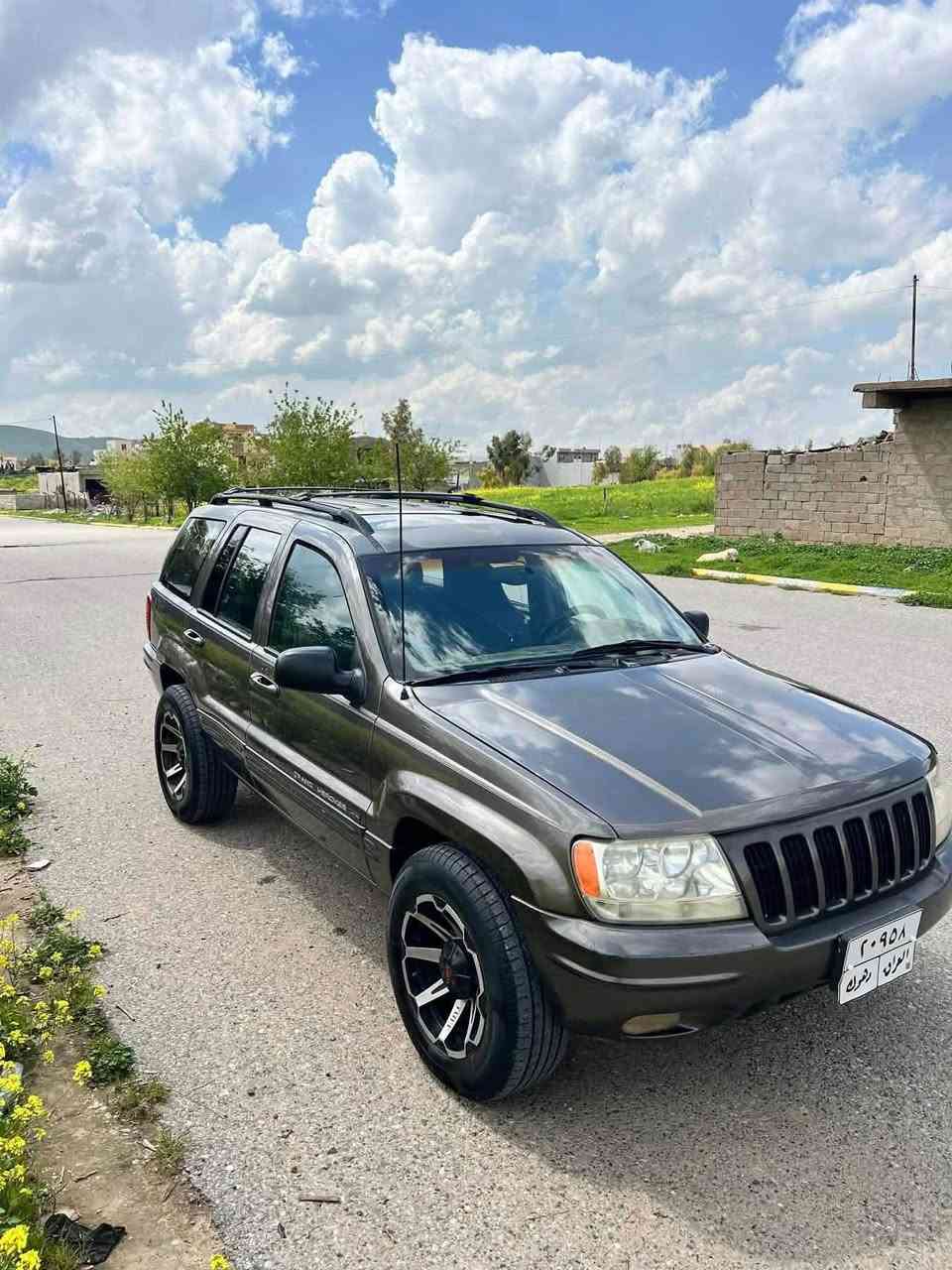Jeep 2000
سةنةوي بةسةرجوة

سعري 60 وةرةقة 
بي بوياخ بي ليدران كير و مةكينةي بةشةرت

***********

***********     كركوك
