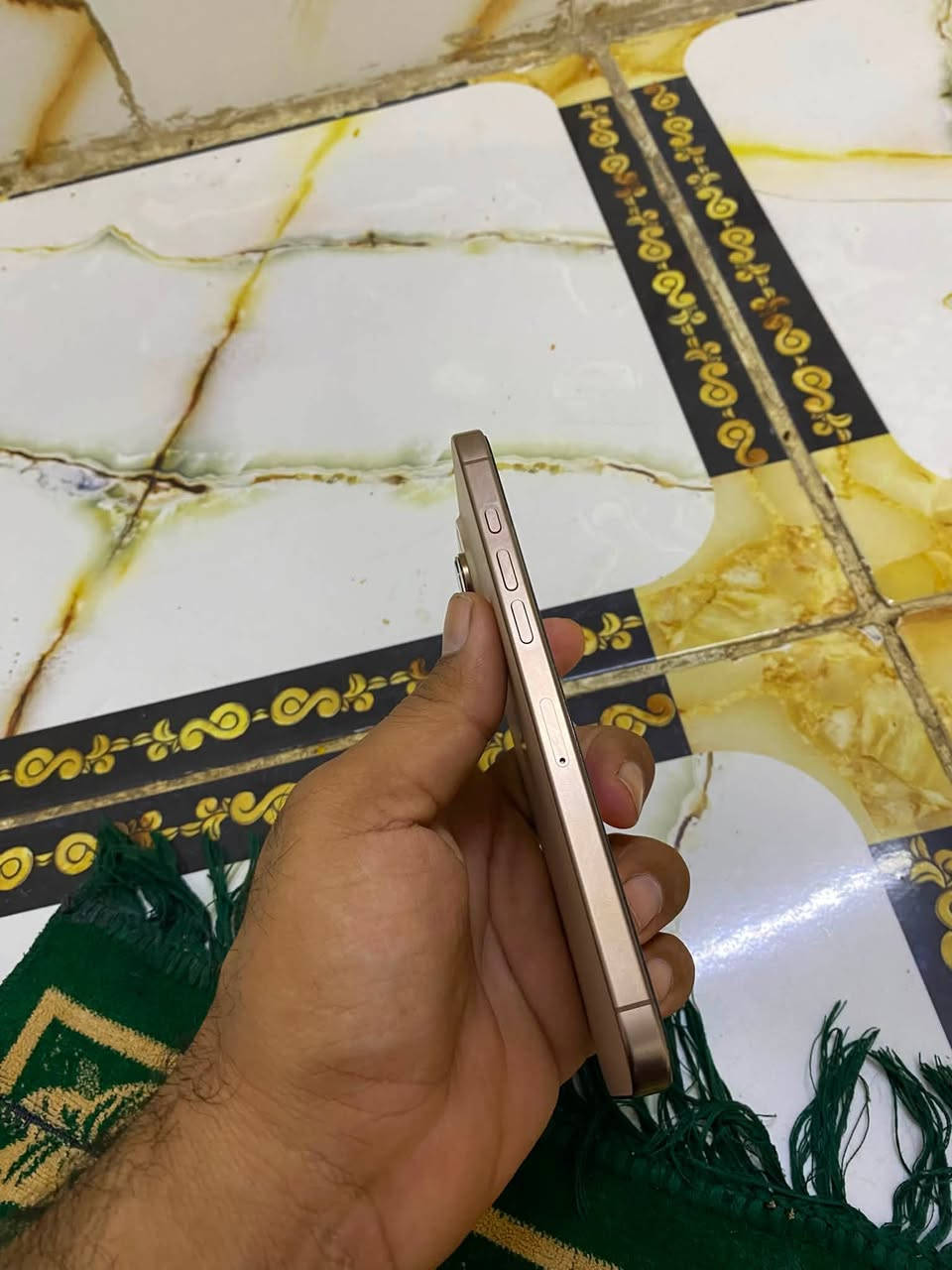 سلام عليكم ايفون 16 برو ماكس دبل شريحة جهاز جديد مكفول من كلشي شرق اوسط كارتون مطابق لون المميز سعر 1350  الف مكان قرب مطار النجف  بطارية 94

***********
