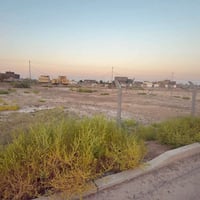 ٨ قطع • ٢٠٠م • قريب سكه القطار