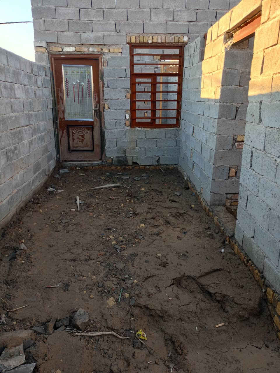 ‬‏ بيت لبيع زراعي يتكون من غرفتين وصاله ومطبخ وصحيات تفاصيل خاص الحمد يم نزلت شيخ بيت مامسكوف هيكل 150متر ***********
