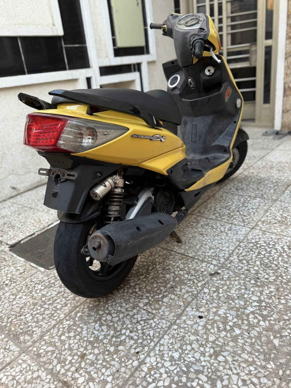 السلام عليكم سكنس فحل وارد كوري الدراجه نازله من الرمبه صارلها سبوع تقريباً الدراجه بيها تزويد بسيط مثل ماموضح بالصور الدراجه مكينتها كفاله عامه السعر 1150وبيها مجال للشاري هذا رقمي ***********
