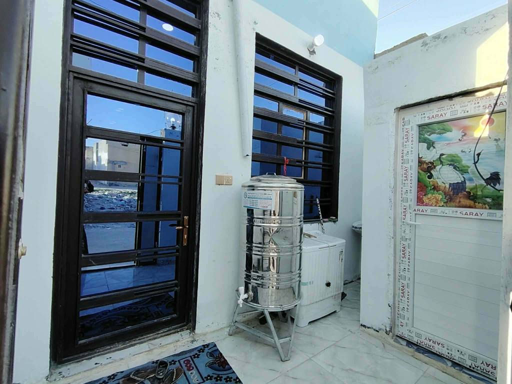 🏡دار للبيع🏡المساحة: 50 متر 
✅ #طابو_زراعي_سند_25_أقرار_محكمه
السعر: 19مليون فقط 
الموقع: النجف شارع الصب مقابل ملحق قريه الغدير عمود 318

مواصفات البناء:
غرفه نوم وصاله ومطبخ صحيات ومنور
بناء مرتب (أساس + سقف كونكريت + طابوك)
أرضية بورسلين أبو الـ 60

الخدمات:#بعد_عن_السوك 100متر 
ماء كهرباء مدارس سوق تبليط مولد

للاستفسار والاتصال:
*********** النجف, العراق
