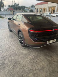 كراون ماجستا موديل 2025 ماشيه 34 الف   ضرر بسيط خلفي   السياره فول موا...