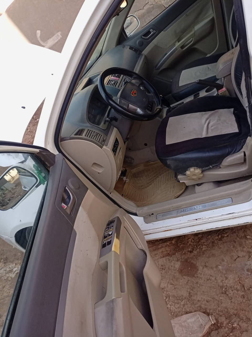 ام كراند موديل 12 رقم كربلاء مكانها ديوانيه محوره مكينه وكير كورلا مكفوله من الضربه بيها بنيد طاير بي خسفه زغير مامصلحه مكينه جدا نضيفه كير قبل كم يوم مبدله سنويه لل 28 سعرها 45 رقم تليفون ***********
