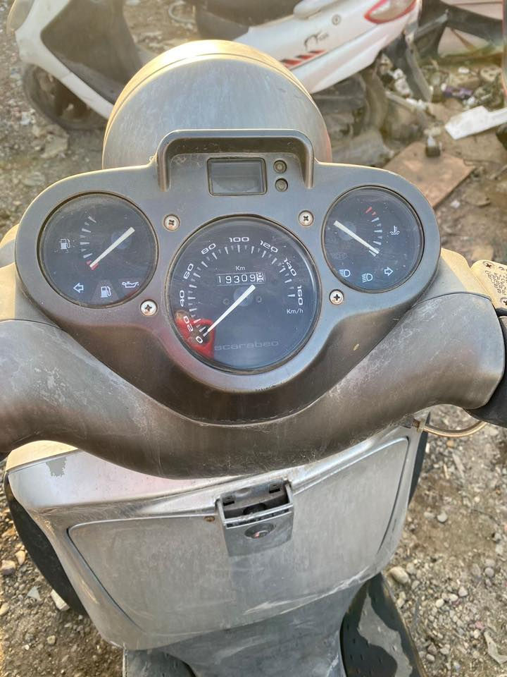 دراجه ايطاليه شغاله بس متروكه أبيعه عله وضعه غراضه موجوده ب ٦٠٠ و بيه مجال ***********
