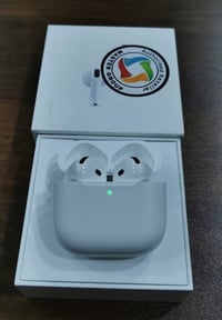 Airpods 4 ANC ايربود الجيل الرابع ام العزل نظافه  100% اصلي وضمان ماست...