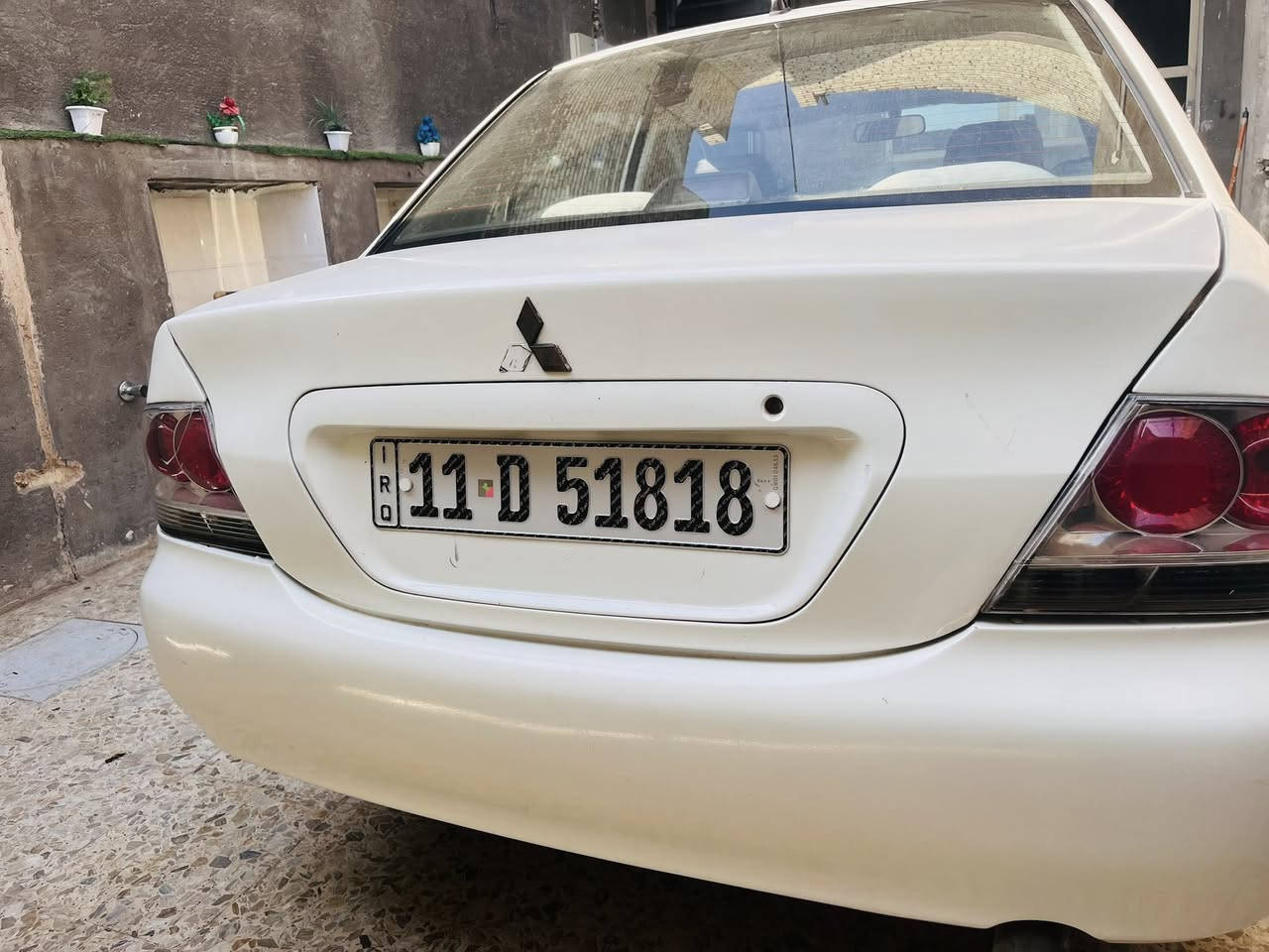 سلام عليكم لانسر للبيع مديل2011 سيارة نظيفة مال جناي صدر امامي جديد  وصدر خلفي نص عمر تبريد كير محرك مكفولات  مكينة 2000  رقم بغداد انكليزي سيارة ما بيهة برغي نقص أعيد واكرر سيارة كلش نضيفة مال جناي موجود سونار بالصور السعر 83 ورقة وبيها مجال بسيط عنواني بغداد الشعب  للاستفسار الانتصال على الأرقام ***********
